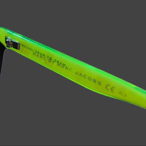 MARC JACOBS Neon Green Black Sunglasses with case - Picture 8 of 9